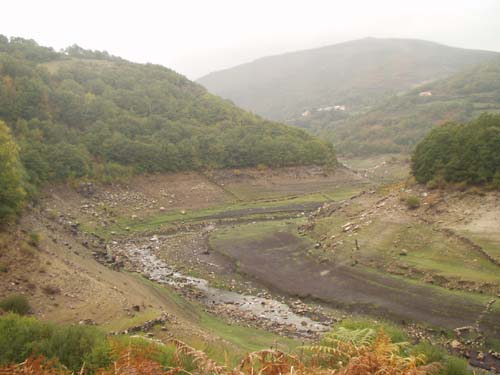 cola de embalse c